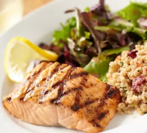 Read more about the article Monday – Grilled Salmon with Quinoa Salad
